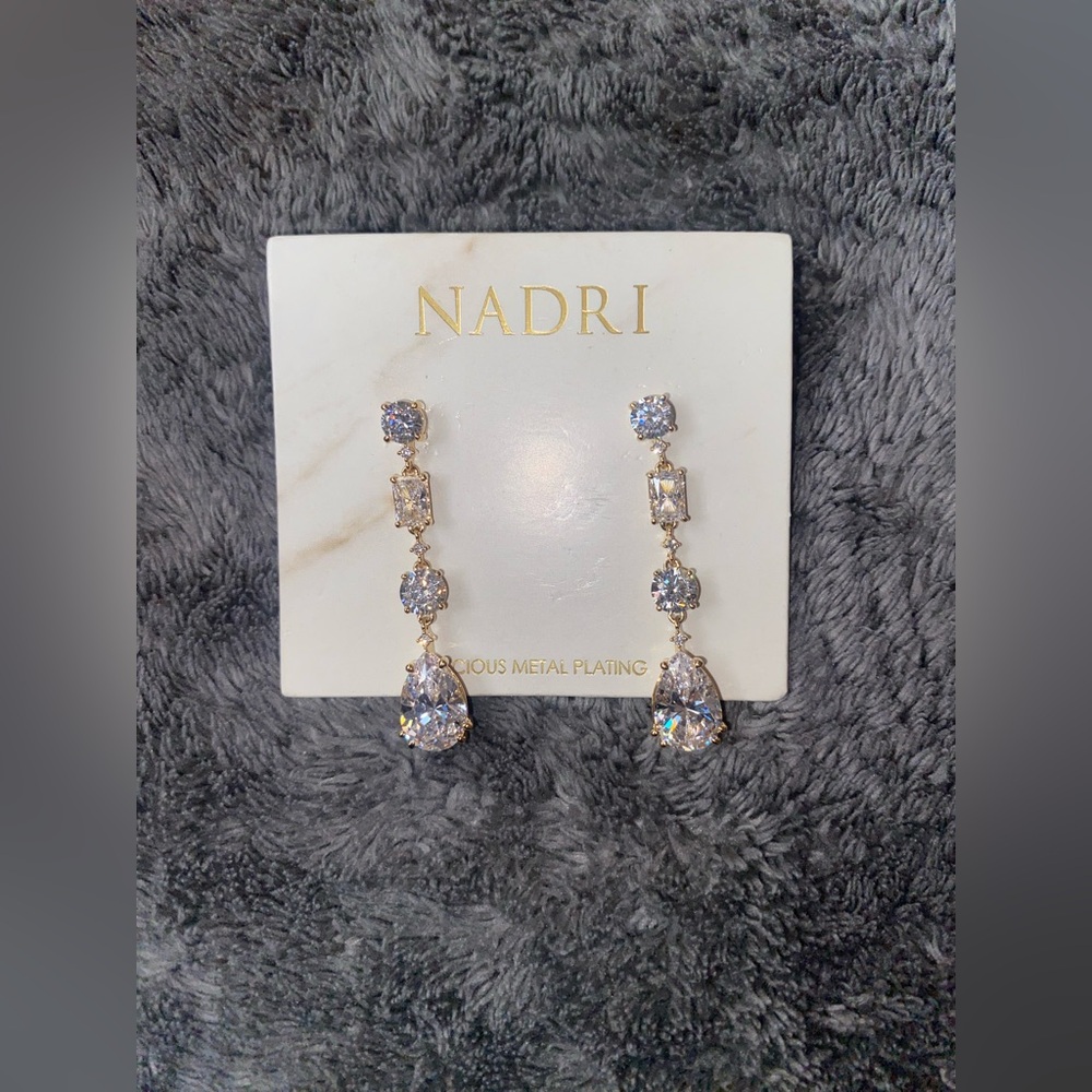 BNWT Nadri Crystal Gold Drop Earrings $75 - Picture 2 of 4